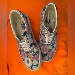 VANS “off” the Wall Era Retro floral print worn once US Women 8.5 Low-top skater